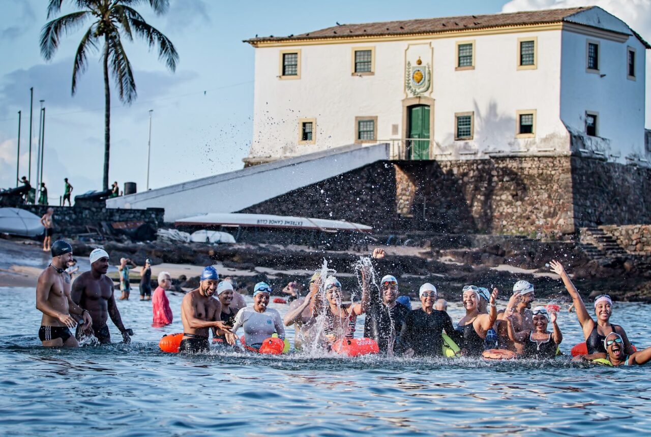 Projeto social abre 50 vagas gratuitas de natação em águas abertas em Salvador; inscrições a partir de 3 de agosto
